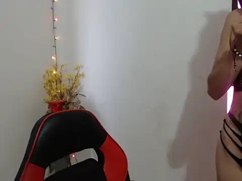 Meegan Hott online show from February 28, 8:32 pm