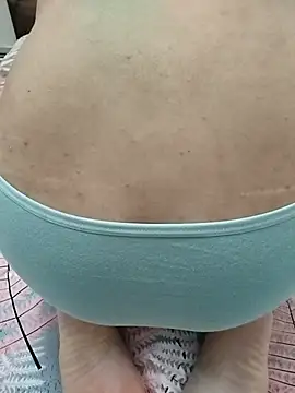 PrettyBottom1 online show from January 15, 1:16 pm