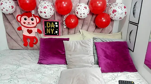 danibellucii  online show from February 14, 12:24 pm