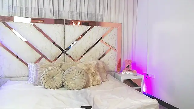 JuliKeita online show from January 14, 9:20 pm