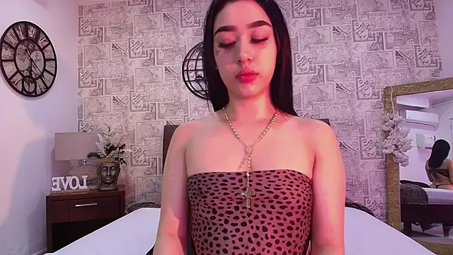 Snapshot of emily_clarkk_ chatting on January 16, 8:02 pm emily clarkk online show from January 16, 8:02 pm