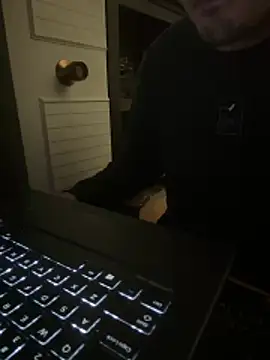 Snapshot of 2flimsy chatting on February 8, 2:04 am 2flimsy online show from February 8, 2:04 am