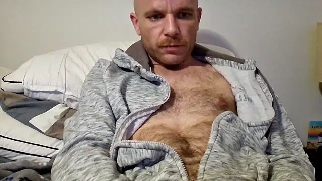 FrankieFuckMe online show from February 7, 3:10 am