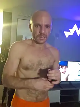 Snapshot of FrankieFuckMe chatting on June 14, 4:14 am FrankieFuckMe online show from June 14, 4:14 am