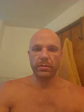 Snapshot of FrankieFuckMe chatting on June 20, 6:11 pm FrankieFuckMe online show from June 20, 6:11 pm