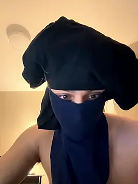 Snapshot of sissybitchslut chatting on January 11, 4:06 am sissybitchslut online show from January 11, 4:06 am