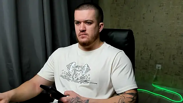 Snapshot of Well_boy chatting on February 12, 8:15 pm Well boy online show from February 12, 8:15 pm