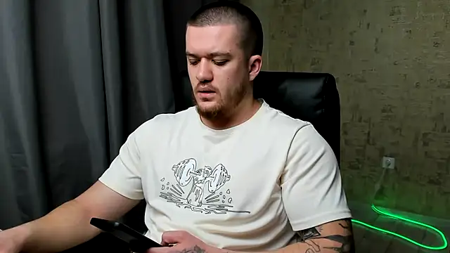 Snapshot of Well_boy chatting on February 14, 6:59 pm Well boy online show from February 14, 6:59 pm