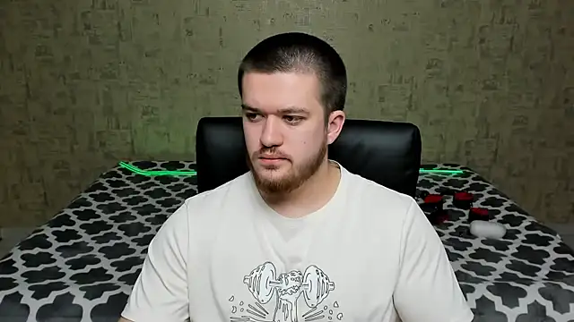 Snapshot of Well_boy chatting on April 1, 5:43 pm Well boy online show from April 1, 5:43 pm