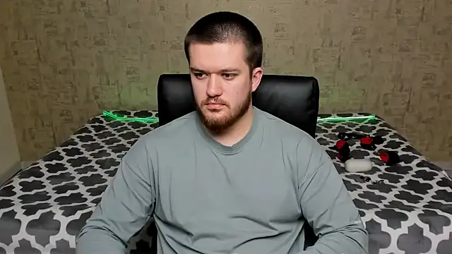 Snapshot of Well_boy chatting on April 5, 6:27 pm Well boy online show from April 5, 6:27 pm