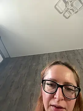 coy girl  online show from April 22, 10:17 am