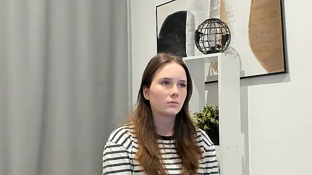 GenevieNyreen online show from January 15, 7:13 am