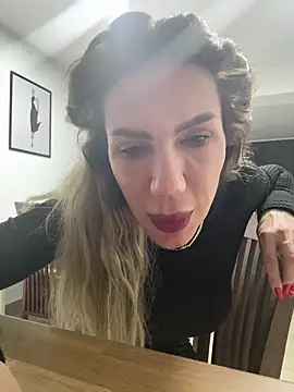 Snapshot of Missolevelvet chatting on February 9, 10:47 pm Missolevelvet online show from February 9, 10:47 pm