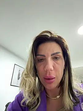 Snapshot of Missolevelvet chatting on February 21, 10:44 pm Missolevelvet online show from February 21, 10:44 pm