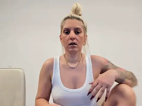 EvelynEvyyy online show from February 5, 6:07 am