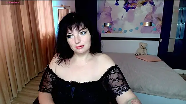Victoria booth online show from July 16, 12:00 pm