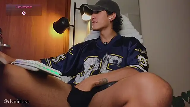 Snapshot of emilio_rivs chatting on June 18, 2:12 am emilio rivs online show from June 18, 2:12 am