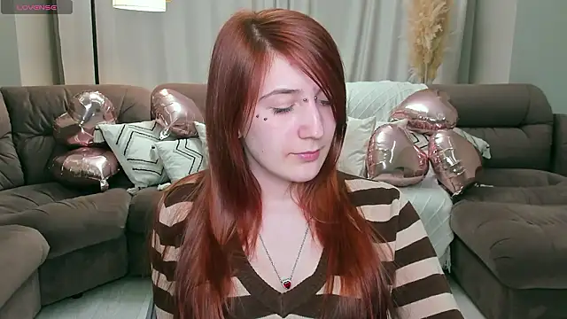 Snapshot of Polly_Sweet chatting on February 12, 6:47 pm Polly Sweet online show from February 12, 6:47 pm