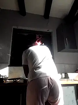 MelowD 2 online show from May 11, 1:28 pm