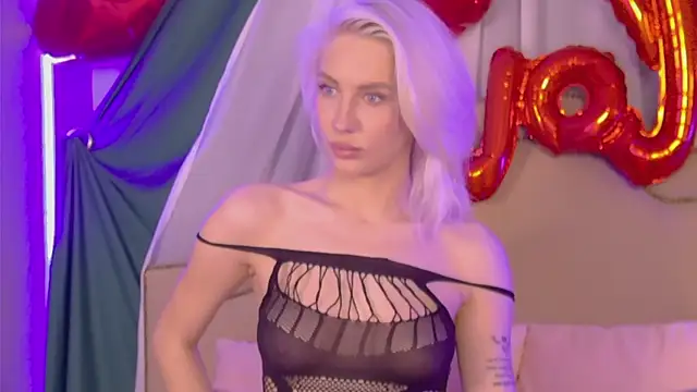 Snapshot of TiffanyStein chatting on February 10, 4:16 am TiffanyStein online show from February 10, 4:16 am