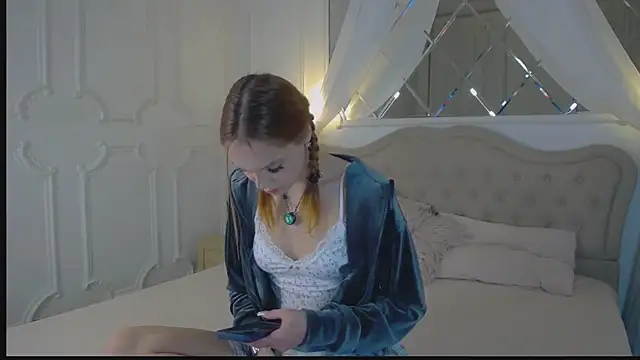 Snapshot of AvaLarson chatting on February 4, 1:17 pm AvaLarson online show from February 4, 1:17 pm