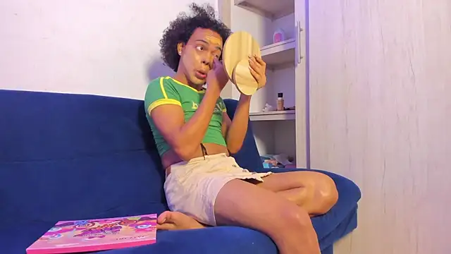 Snapshot of valeria_huston chatting on February 6, 6:33 pm valeria huston online show from February 6, 6:33 pm