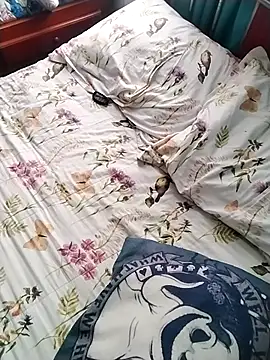 Snapshot of TWOLOVE16 chatting on February 18, 10:39 pm TWOLOVE16 online show from February 18, 10:39 pm