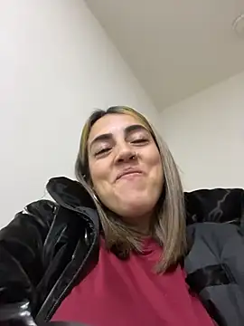 Snapshot of Paulinaa_bella chatting on February 13, 4:47 pm Paulinaa bella online show from February 13, 4:47 pm