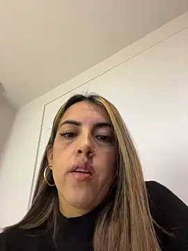 Snapshot of Paulinaa_bella chatting on February 27, 11:38 pm Paulinaa bella online show from February 27, 11:38 pm