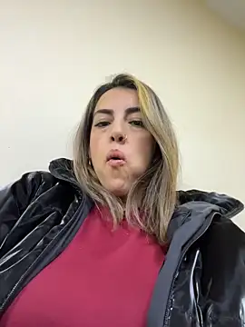 Snapshot of Paulinaa_bella chatting on March 3, 1:12 am Paulinaa bella online show from March 3, 1:12 am