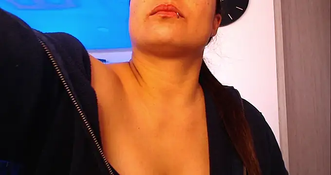 Snapshot of Pretty__Milf chatting on February 16, 2:24 pm Pretty Milf online show from February 16, 2:24 pm