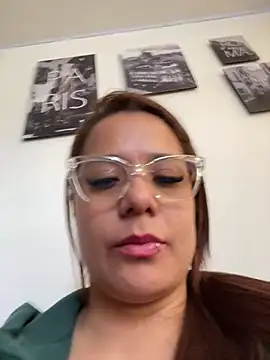 Snapshot of Pretty__Milf chatting on July 17, 4:23 pm Pretty Milf online show from July 17, 4:23 pm