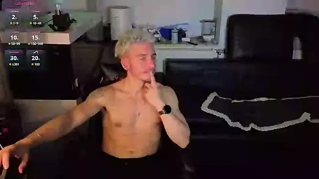 Snapshot of Rayzel_White chatting on January 18, 10:24 pm Rayzel White online show from January 18, 10:24 pm