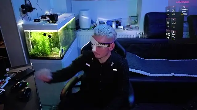 Snapshot of Rayzel_White chatting on January 31, 9:24 pm Rayzel White online show from January 31, 9:24 pm