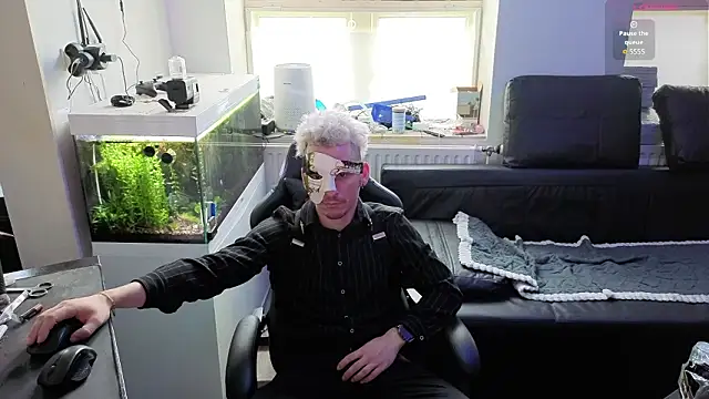 Snapshot of Rayzel_White chatting on February 1, 12:15 pm Rayzel White online show from February 1, 12:15 pm