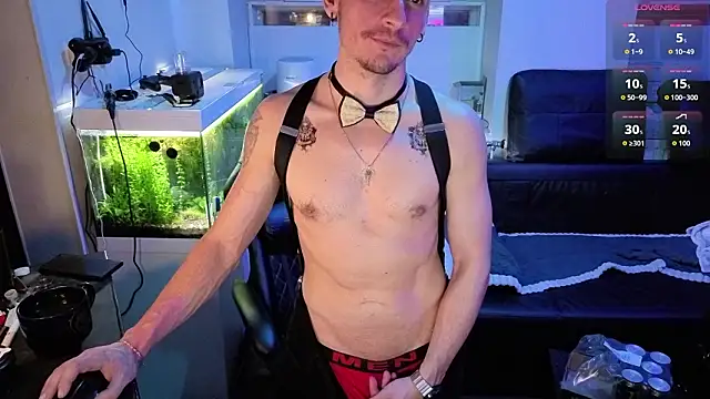 Snapshot of Rayzel_White chatting on February 2, 12:20 am Rayzel White online show from February 2, 12:20 am