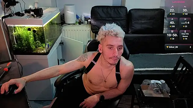 Snapshot of Rayzel_White chatting on February 2, 9:24 pm Rayzel White online show from February 2, 9:24 pm