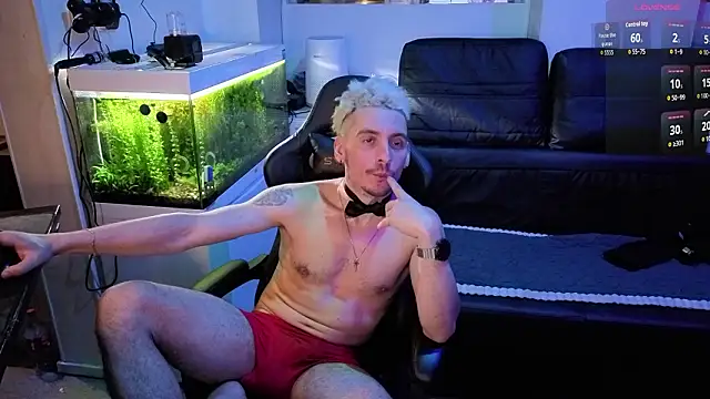 Snapshot of Rayzel_White chatting on February 3, 2:53 am Rayzel White online show from February 3, 2:53 am