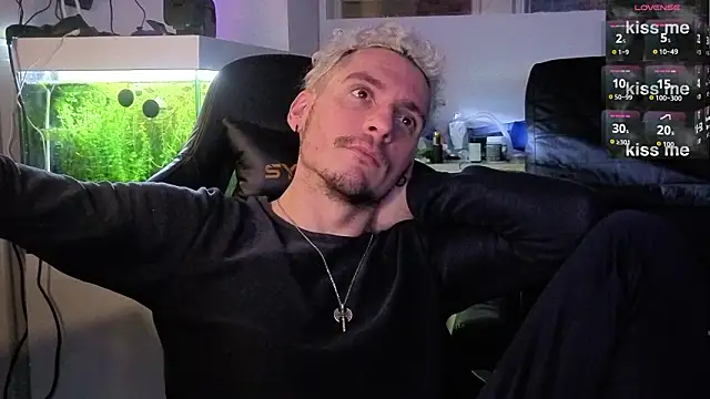 Snapshot of Rayzel_White chatting on February 4, 10:26 pm Rayzel White online show from February 4, 10:26 pm