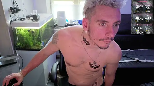 Snapshot of Rayzel_White chatting on February 6, 2:31 pm Rayzel White online show from February 6, 2:31 pm