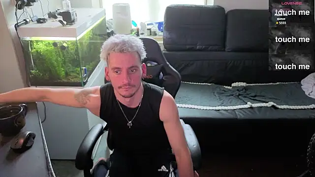 Snapshot of Rayzel_White chatting on February 7, 2:10 pm Rayzel White online show from February 7, 2:10 pm