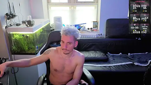 Snapshot of Rayzel_White chatting on February 8, 2:42 pm Rayzel White online show from February 8, 2:42 pm