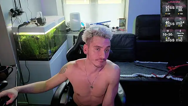 Snapshot of Rayzel_White chatting on February 10, 3:16 pm Rayzel White online show from February 10, 3:16 pm