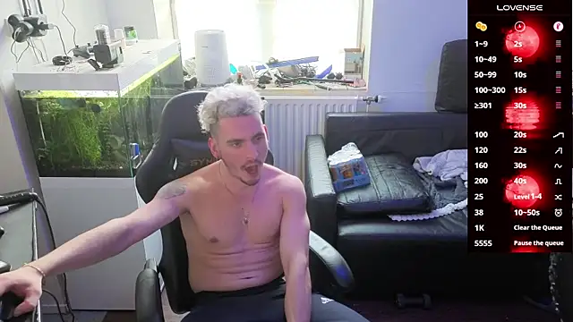 Snapshot of Rayzel_White chatting on February 19, 12:34 pm Rayzel White online show from February 19, 12:34 pm