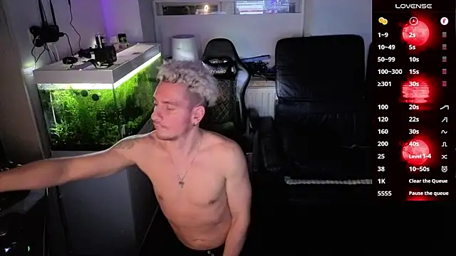 Snapshot of Rayzel_White chatting on February 21, 11:17 pm Rayzel White online show from February 21, 11:17 pm