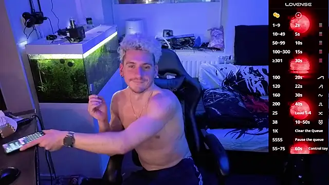 Snapshot of Rayzel_White chatting on February 27, 9:37 pm Rayzel White online show from February 27, 9:37 pm