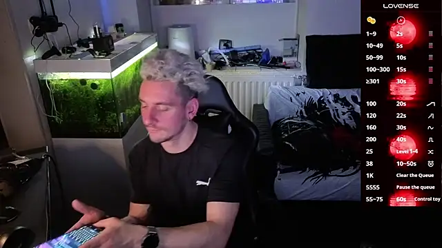 Snapshot of Rayzel_White chatting on February 28, 10:00 pm Rayzel White online show from February 28, 10:00 pm