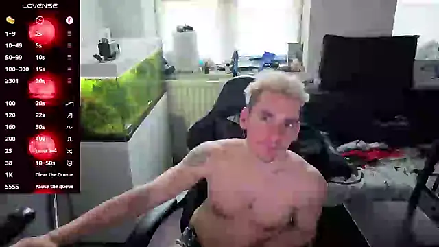 Rayzel White online show from May 9, 5:51 pm