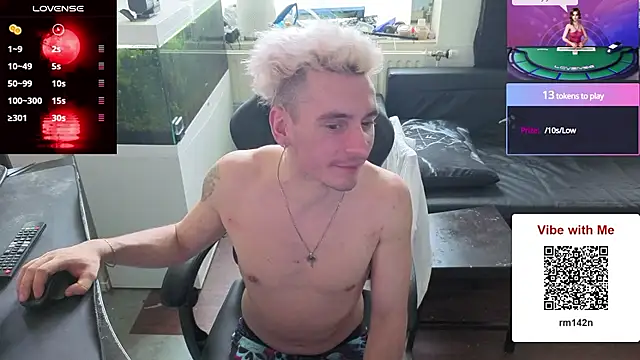 Rayzel White online show from May 20, 1:39 pm