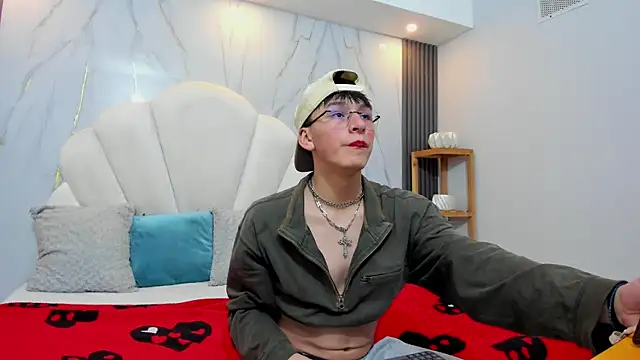 Alexander Collinss online show from February 19, 3:02 am